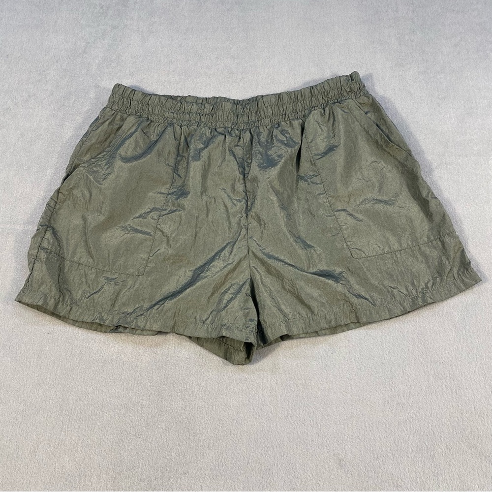 No Boundaries Olive Green Youth’s Nylon Shorts with pockets, size XL (15-17)